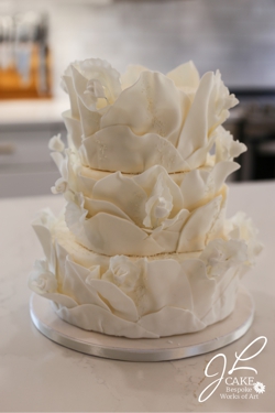 display luxury wedding cake